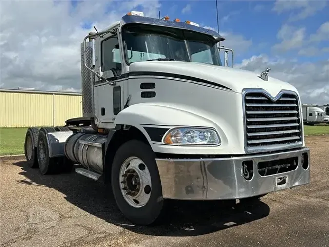 2010 MACK PINNACLE CXU613