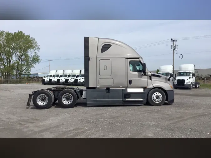 2021 Freightliner Cascadia 126