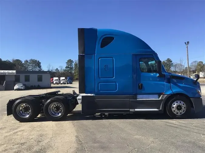 2021 FREIGHTLINER CA126