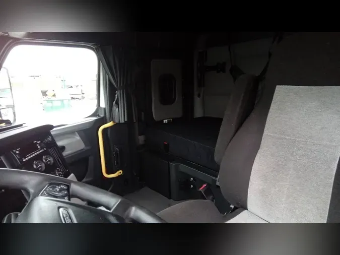 2022 Freightliner Cascadia 126