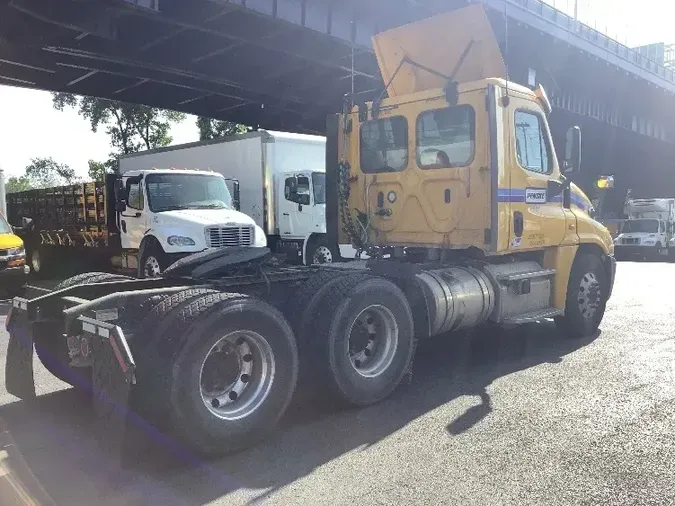 2018 Freightliner X12564ST