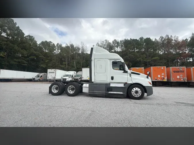 2021 Freightliner Cascadia 126