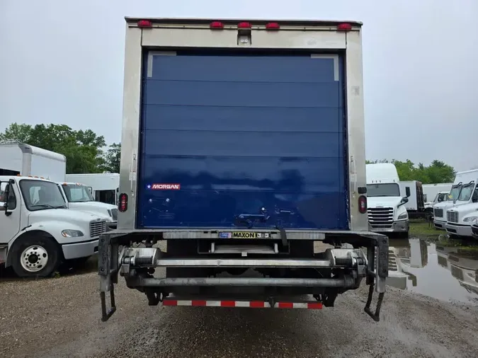 2018 FREIGHTLINER M2 106