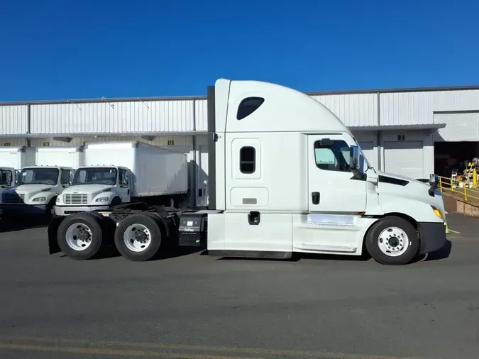 2024 FREIGHTLINER/MERCEDES NEW CASCADIA PX12664b31aa8a31b8da7ff304ea7de8e0b88c7