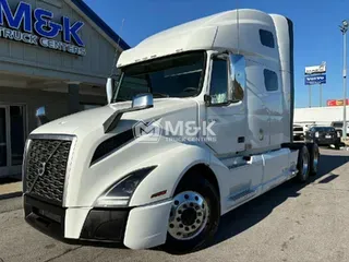 2020 VOLVO VNL64T760