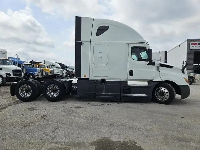 2021 FREIGHTLINER CASCADIA CA126