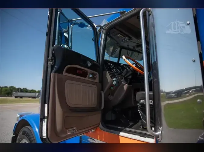 2021 PETERBILT 389