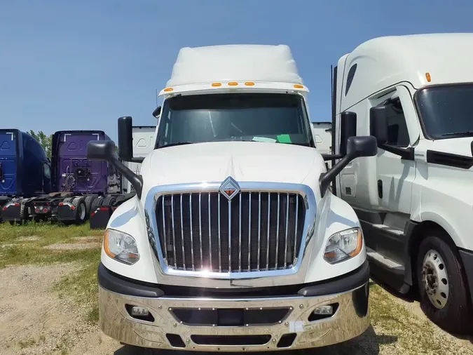 2019 NAVISTAR INTERNATIONAL LT625 SLPR CAB