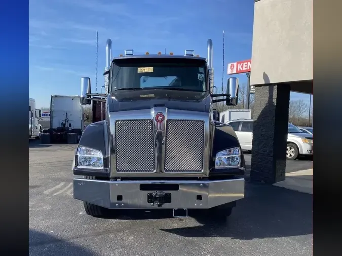 2025 Kenworth T880