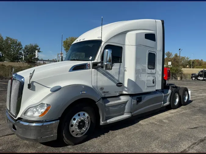 2022 Kenworth T680b3380651b85a00c4a7a868ddfe4c1f55