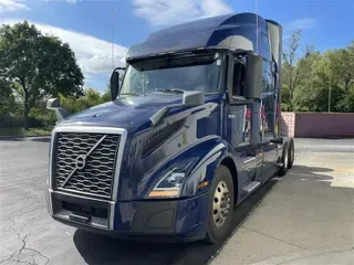 2021 VOLVO VNL760