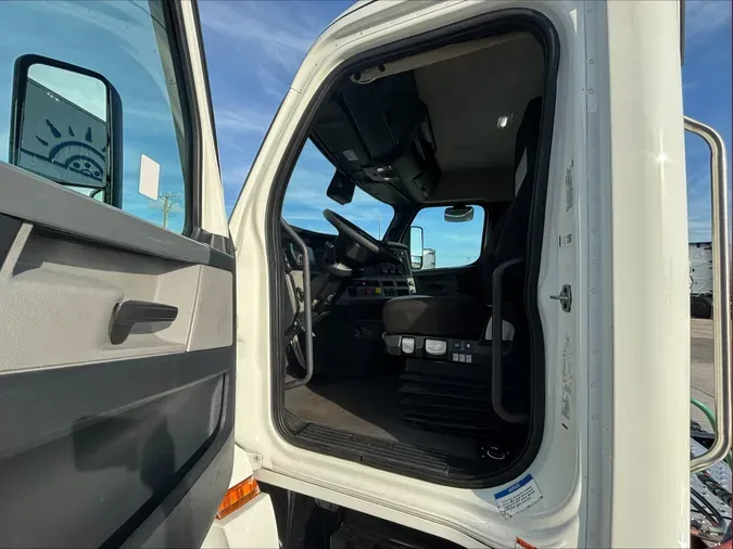 2020 FREIGHTLINER CASCADIA 126