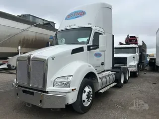 2016 KENWORTH T880