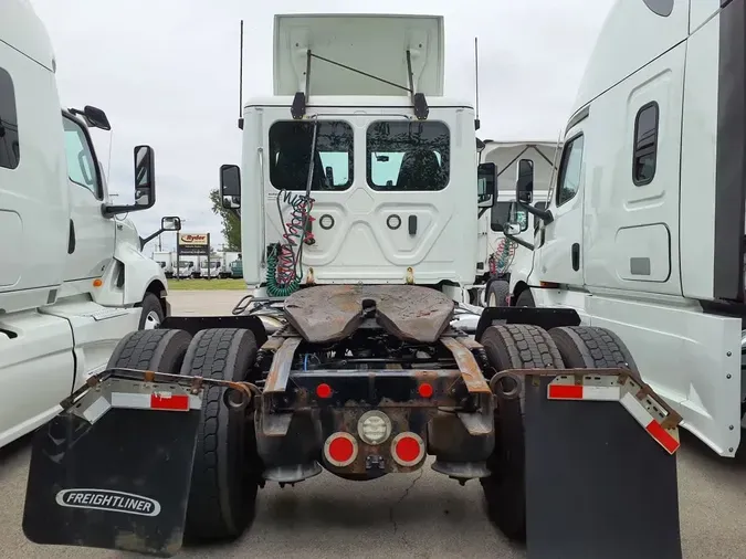 2019 FREIGHTLINER CASCADIA 113b33df7721ae9b5f49145eebd54ad6932