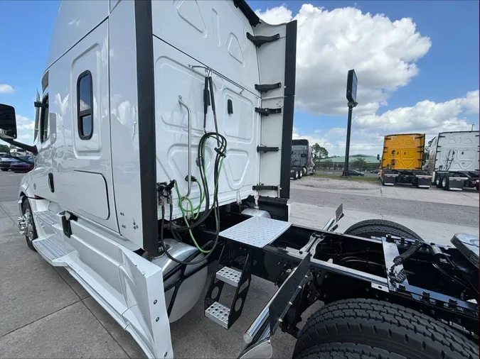 2022 Freightliner CA126SLPb343035ee3e1ab49ac7993fc4d6eb2a3