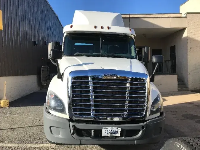 2017 Freightliner X12564ST