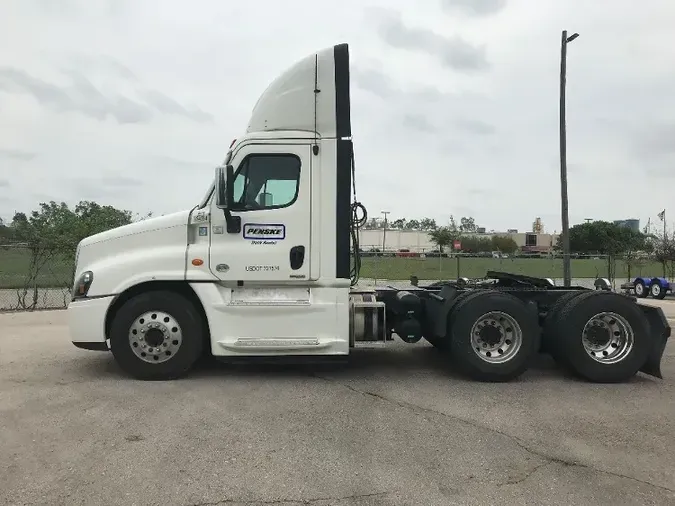 2016 Freightliner X12564ST