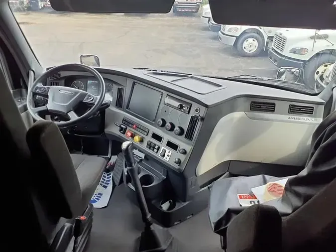 2020 FREIGHTLINER CA126