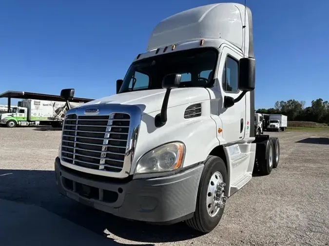 2015 FREIGHTLINER CASCADIA 113