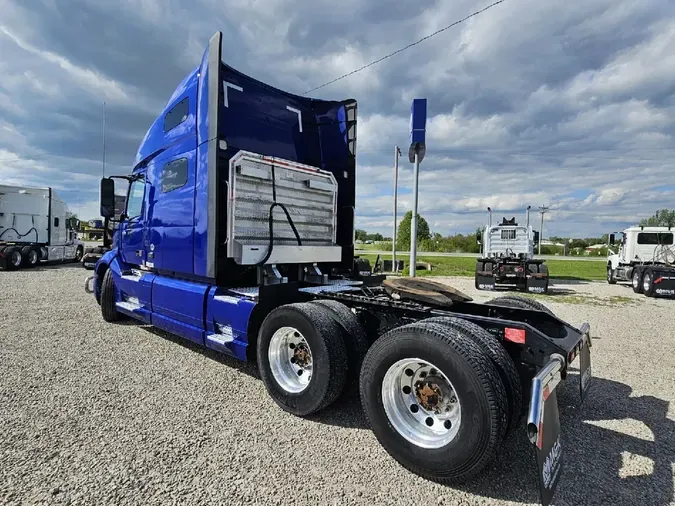 2024 VOLVO VNL64T760