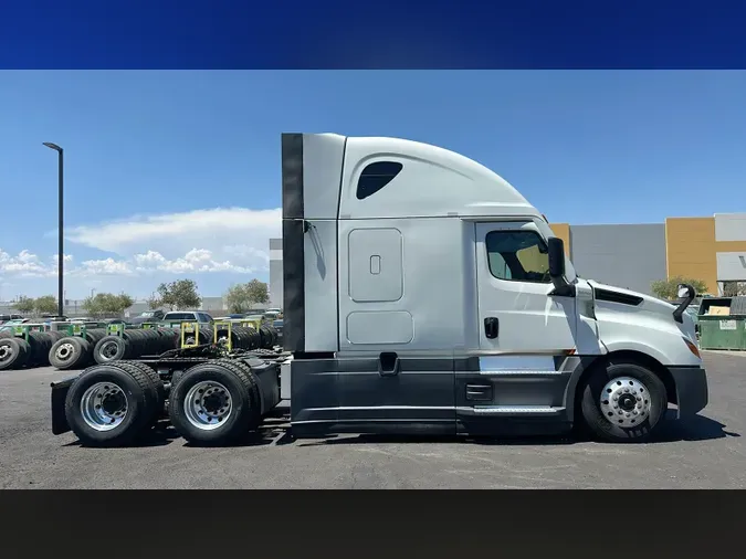2022 Freightliner Cascadia 126