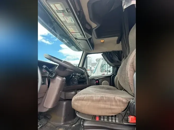 2015 Volvo VNL780