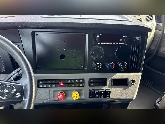 2022 FREIGHTLINER CA126