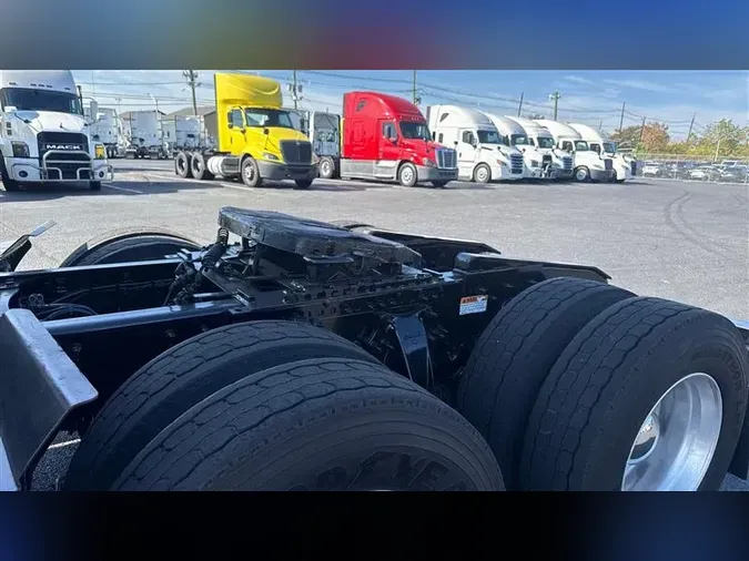 2020 FREIGHTLINER CA116
