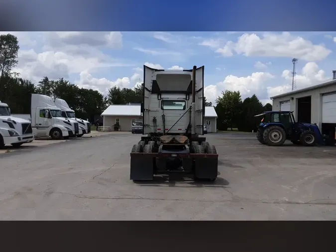 2015 Volvo VNL300