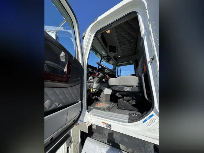 2022 Freightliner CORONADO