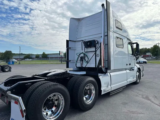 2020 VOLVO VNL64T860