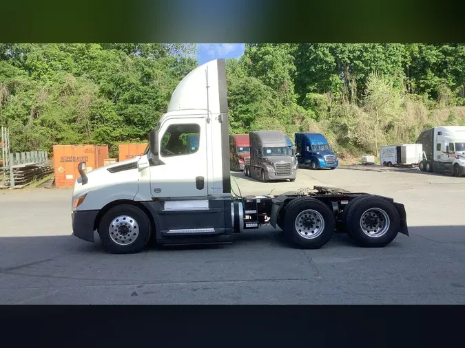 2020 Freightliner Cascadia 126