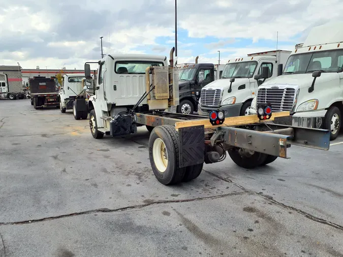 2016 FREIGHTLINER/MERCEDES M2 106