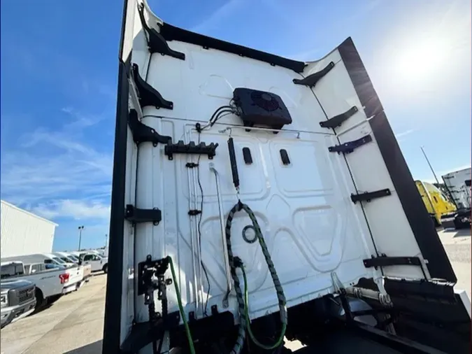 2021 Freightliner Cascadia 126
