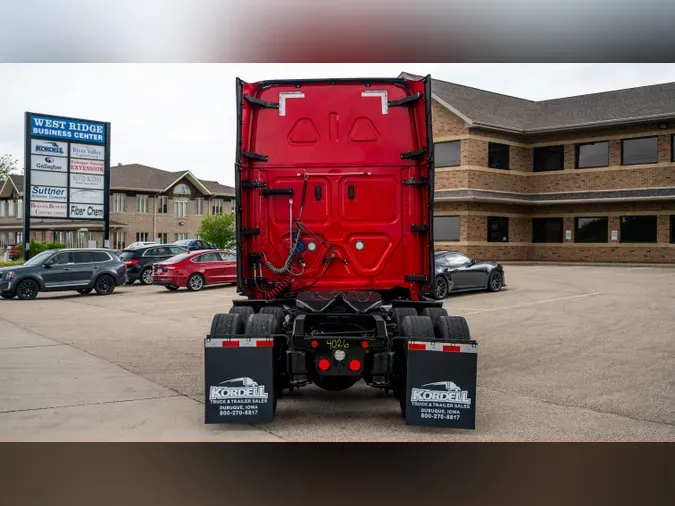 2021 FREIGHTLINER Cascadia 126