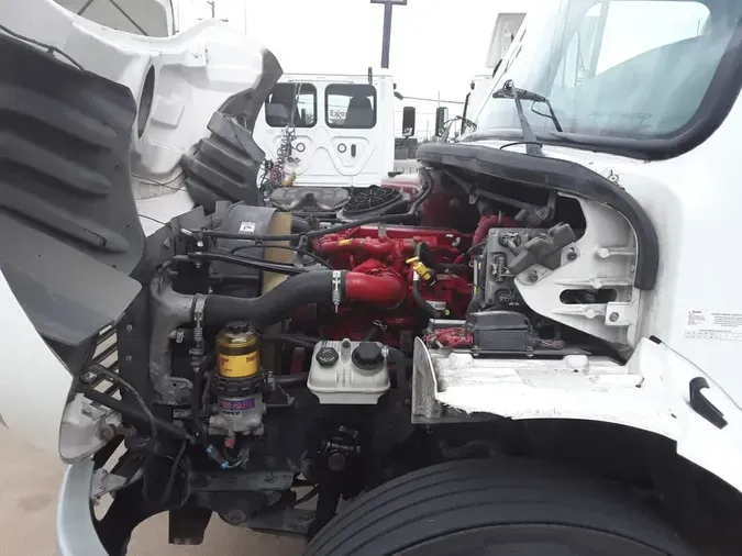 2017 FREIGHTLINER M2 106