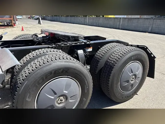 2022 FREIGHTLINER CA126