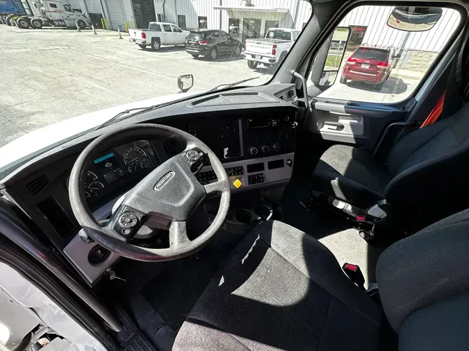 2019 Freightliner Cascadia 126