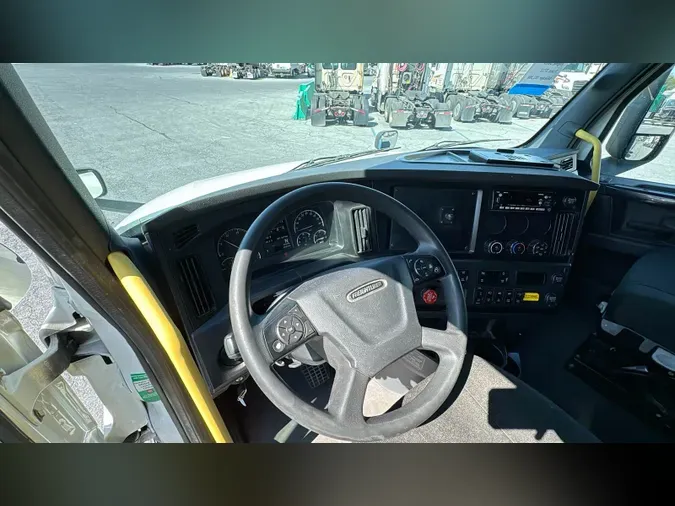 2023 Freightliner Cascadia 126