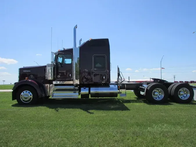 2026 Kenworth W900L