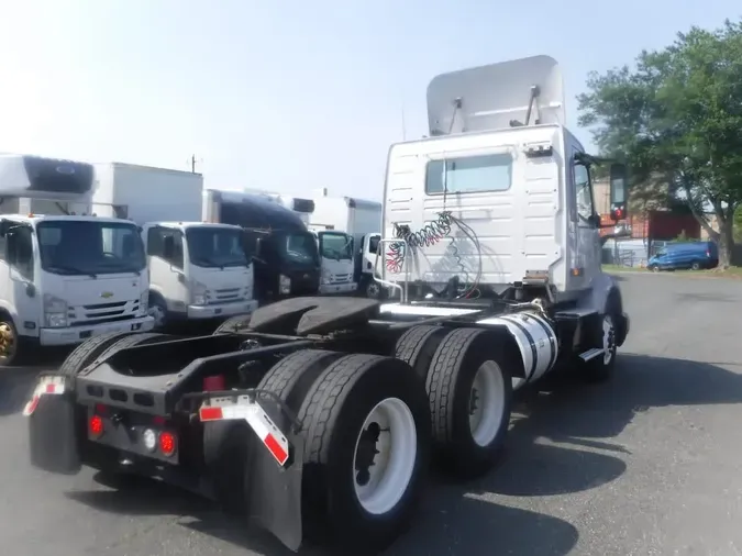 2019 VOLVO VNL