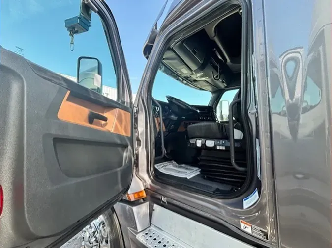 2023 Freightliner Cascadia 126