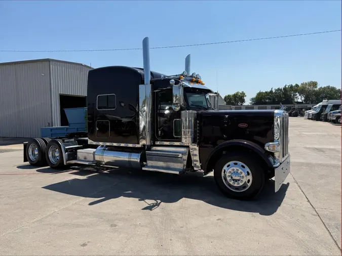 2022 Peterbilt 389
