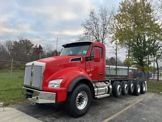 2025 Kenworth T880