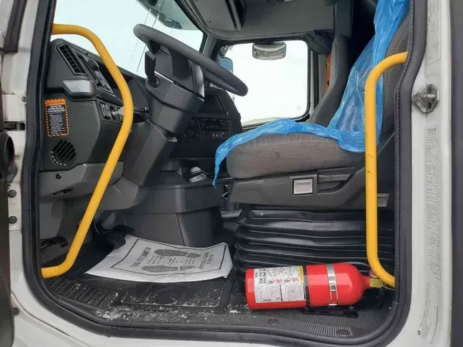 2022 VOLVO VNL64T740b37b41e10f9d396505ee3d8a0f545116