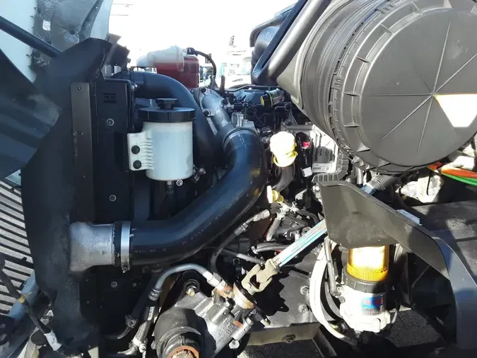 2019 NAVISTAR INTERNATIONAL RH613 DAYCAB S/A