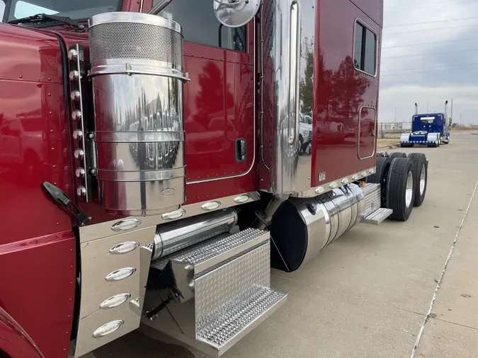 2022 Peterbilt 389b37e6c156944afb77946b9f5ad4f11cf