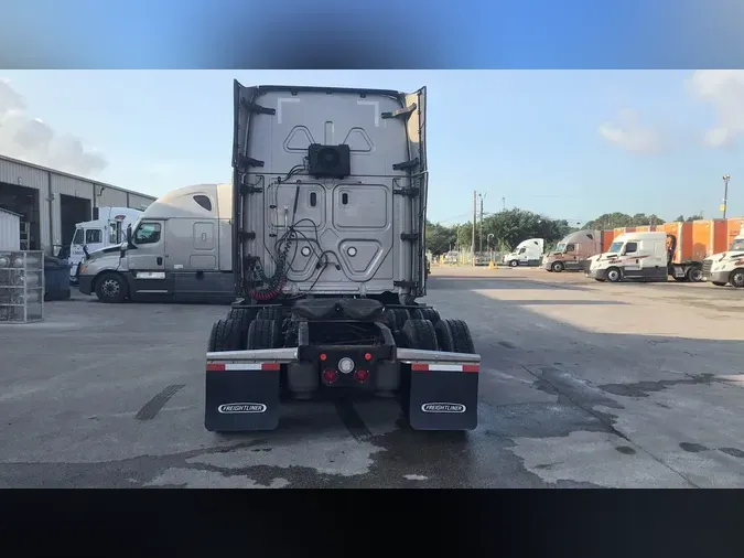2023 Freightliner Cascadia 126b37ea456dafe54527e58fb1444f8f965