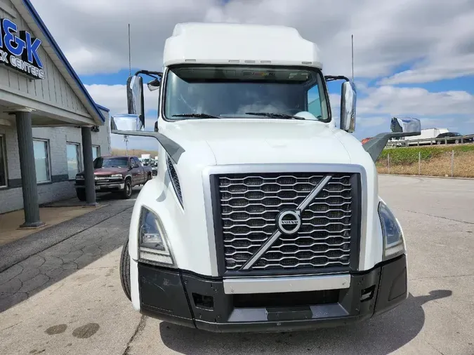 2020 VOLVO VNL64T760