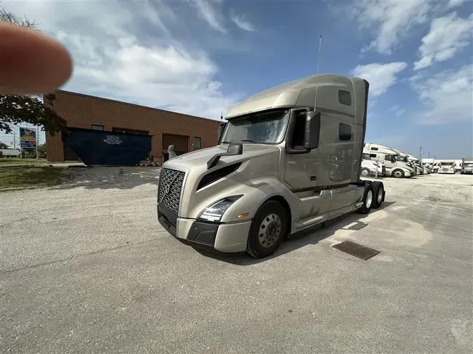 2021 VOLVO VNL760